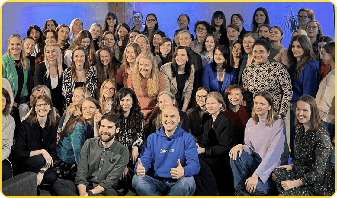Members of the datorium team along with a large group of teachers in a collective photo